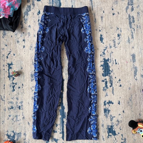 Lilly Pulitzer Navy and Blue Floral Wide Leg Pants - Picture 6 of 6